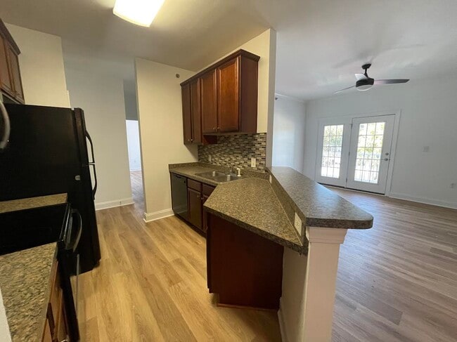 Kitchen - 2013 Silvercrest Dr