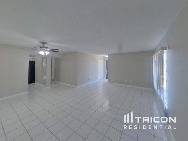 Foto del edificio - 708 Lakewood Ave