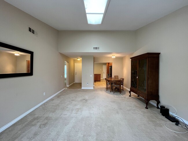 Foto del edificio - Senior community w/pool, spa, pickle ball ...