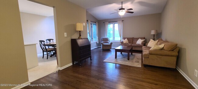 Building Photo - 16 Linden Ct