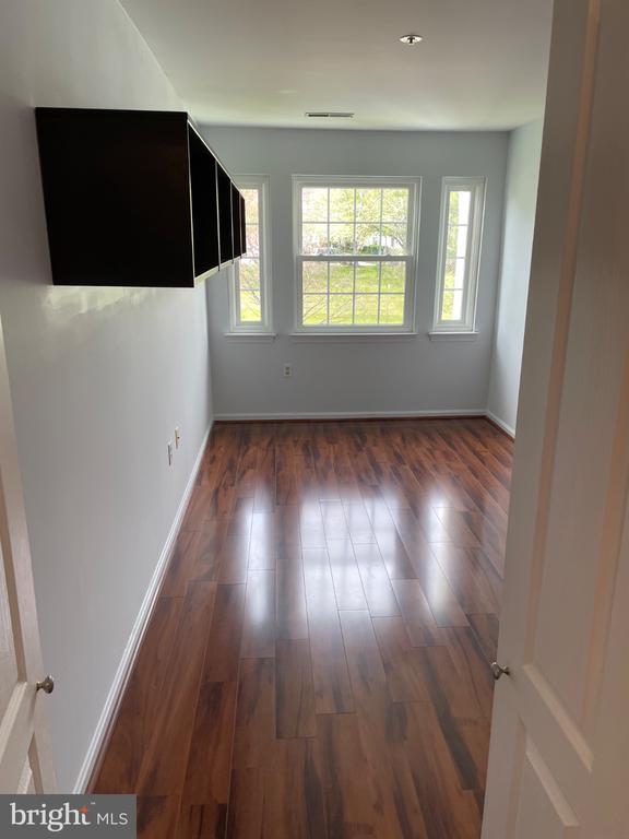Foto del edificio - 8371 Montgomery Run Rd