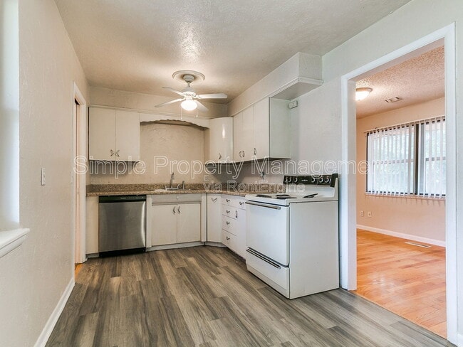 Building Photo - 2608 Greystone Ct