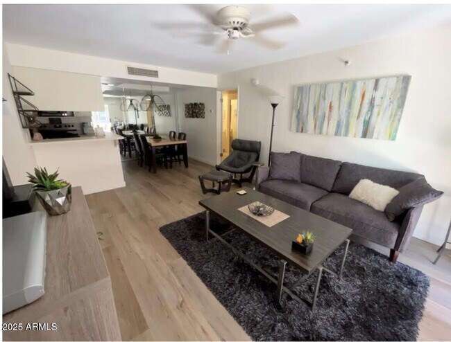 Foto del edificio - 4554 E Paradise Village Pkwy N