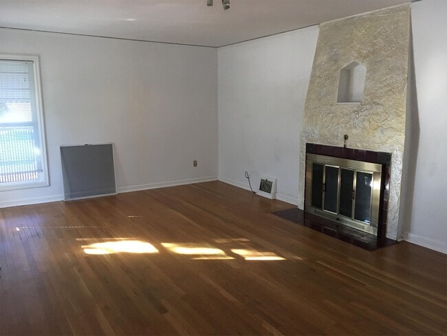 Building Photo - 1625 N Holman St