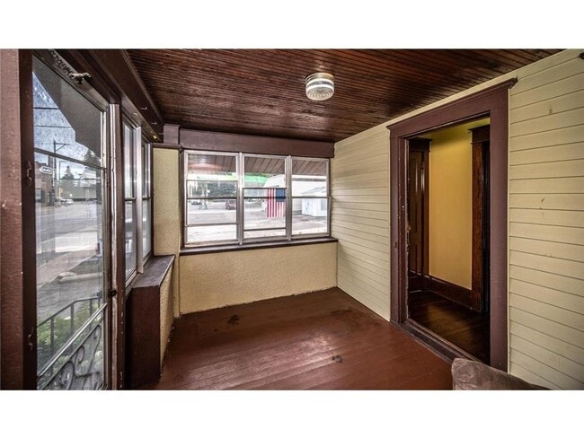 Building Photo - August 1st 2026- Large 5 Bedroom Single Fa...
