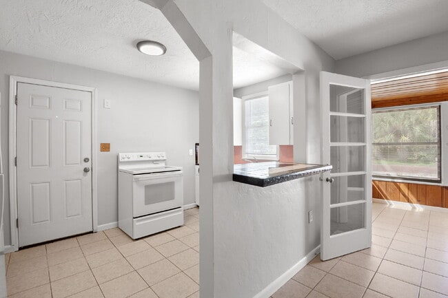 Building Photo - Unit For Rent in Gulfport!