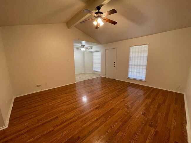 Foto del edificio - Move in Ready with Views of Boggy Creek Gr...