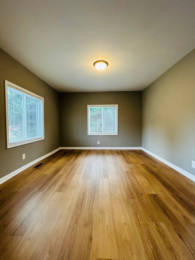 Foto del edificio - 1308 Leonard Ave