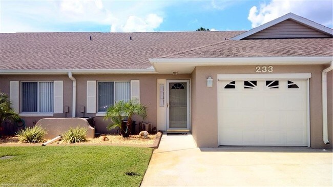 Building Photo - 233 Country Club Dr