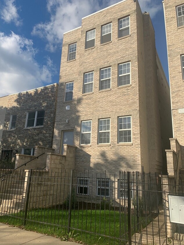 3324 W Le Moyne St Unit 1, Chicago, IL 60651 - Apartment for Rent in  Chicago, IL 