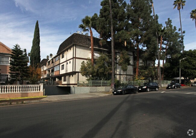 Primary Photo - 1559 Winona Blvd
