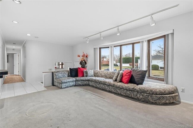 Building Photo - 20 Steuben Dr