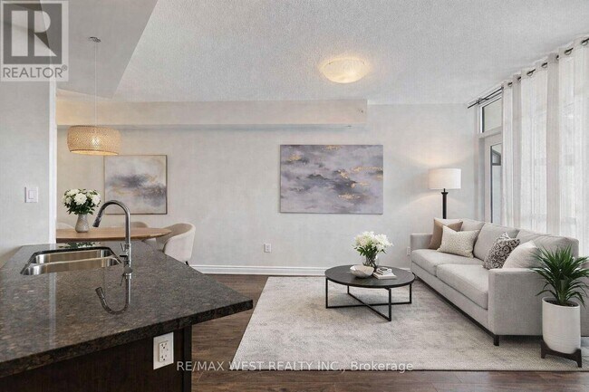 Photo du bâtiment - 2396 Major MacKenzie Dr W