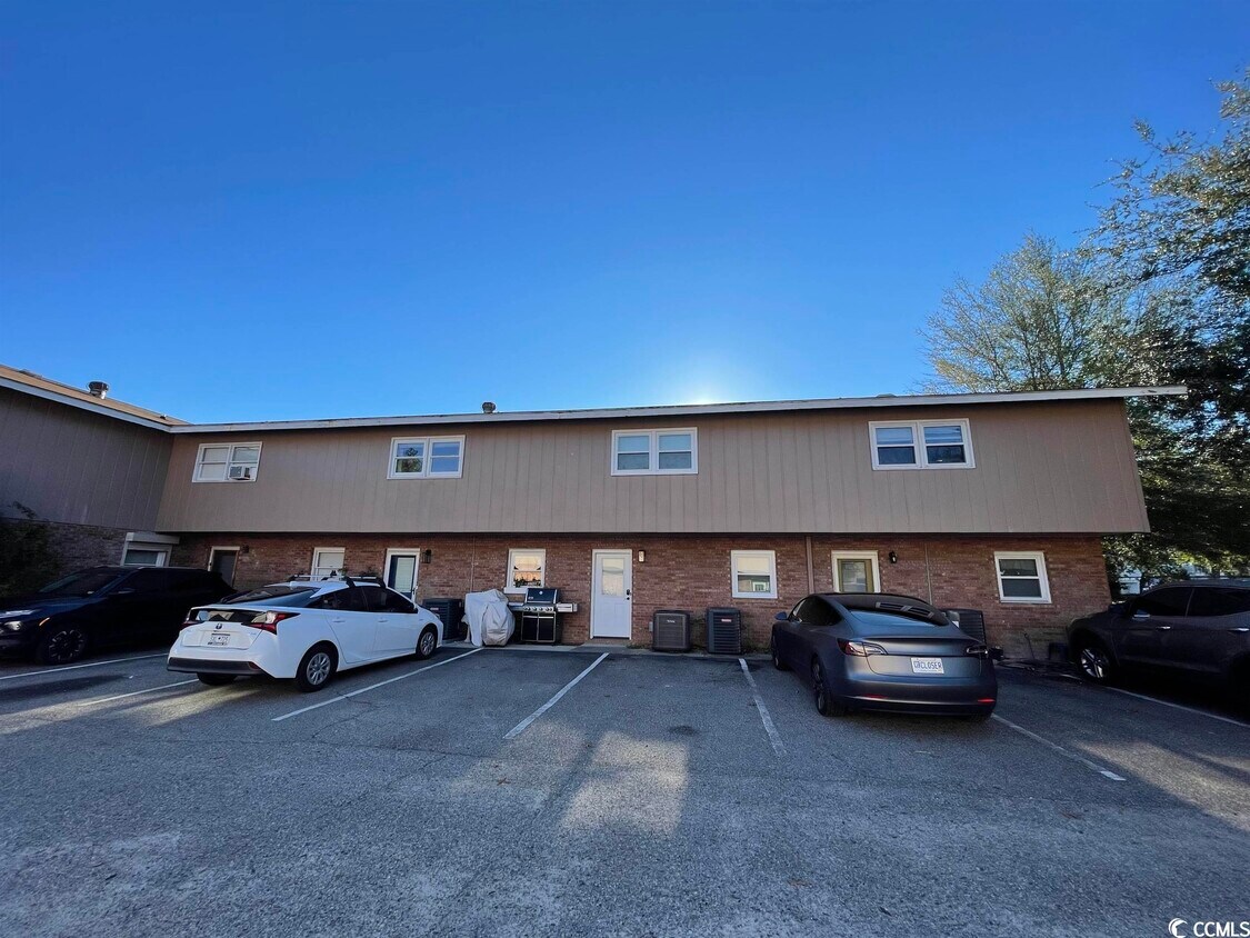 Foto principal - 801 66th Ave N