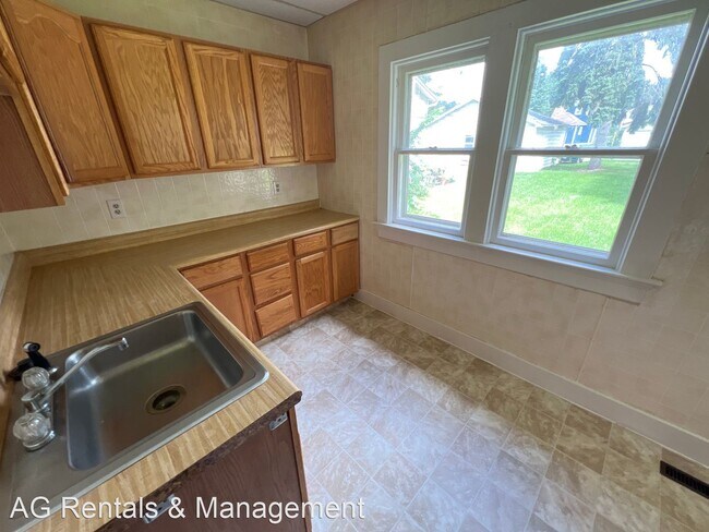 Building Photo - 3 br, 1 bath House - 725 Romy Ave