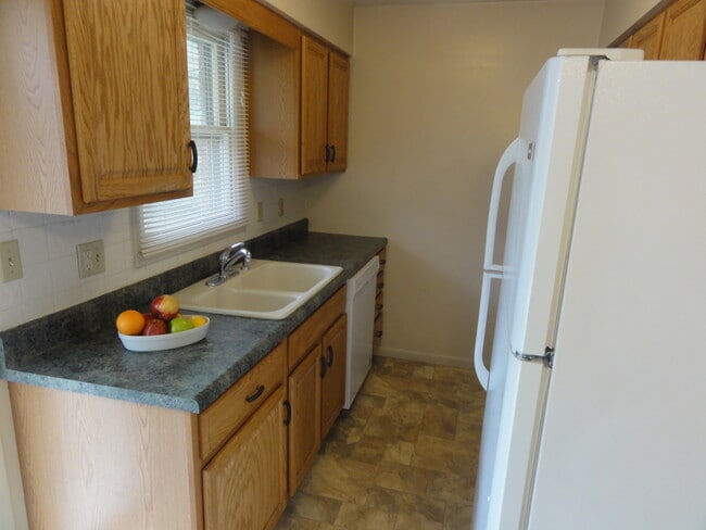KITCHEN - 1728 Blue Spruce W Ct