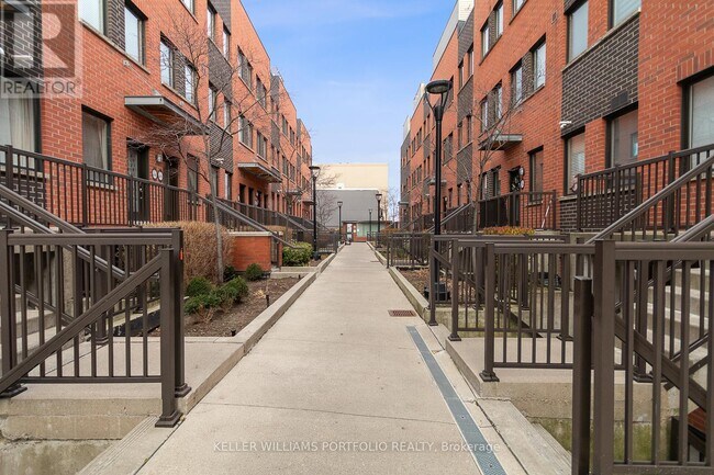 Photo du bâtiment - 869 Wilson Ave
