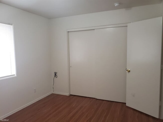 Building Photo - 2 br, 1 bath 4plex - 14340 S Durango Rd / ...