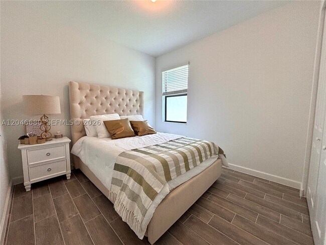 Foto del edificio - 10660 Wilgrove 10660
