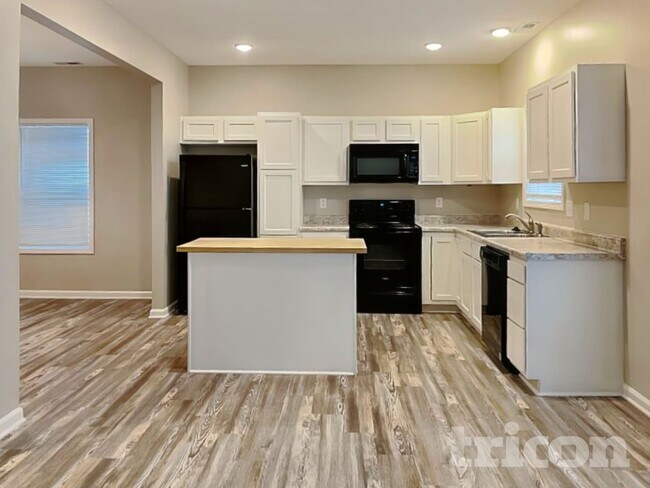 Foto del edificio - 1096 Tomahawk Pl