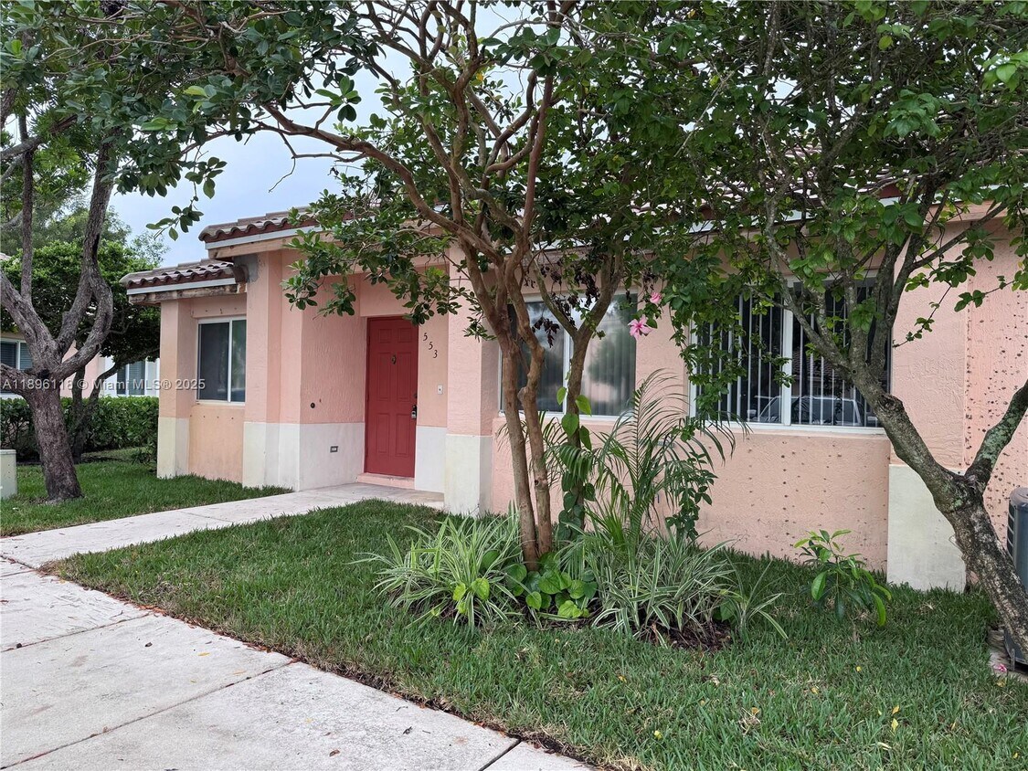Foto principal - 553 NW 208th Terrace