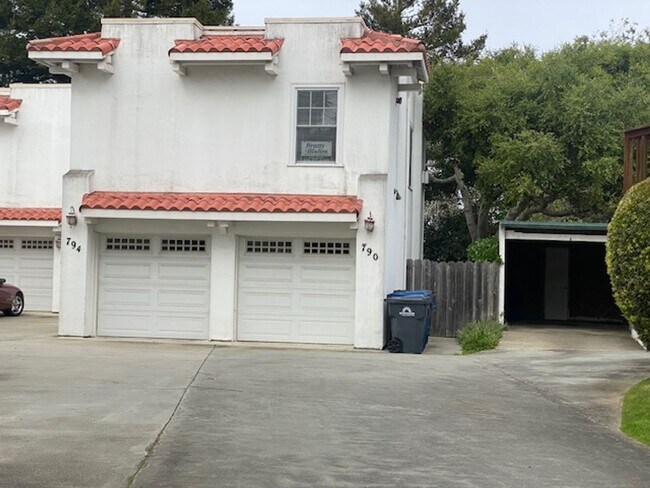 Foto del edificio - 790 Lighthouse Ave