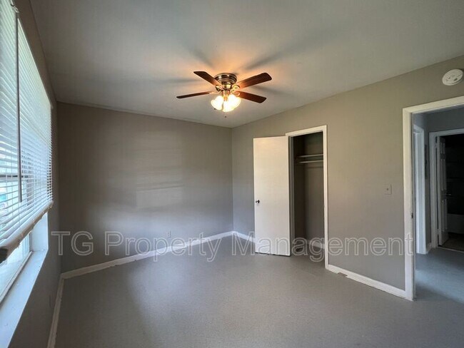 Foto del edificio - 7457 Grant Ave