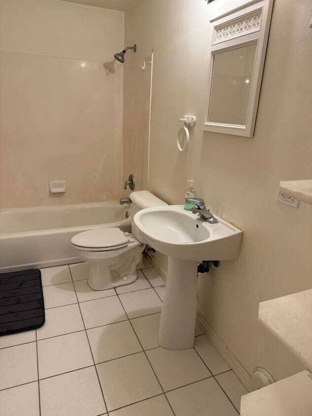 Building Photo - 1614 N 150 E