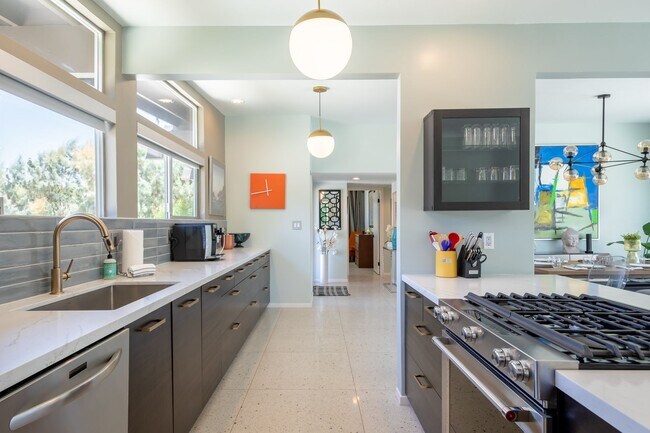 Foto del edificio - Luxury Mid Century Oasis in Palm Springs