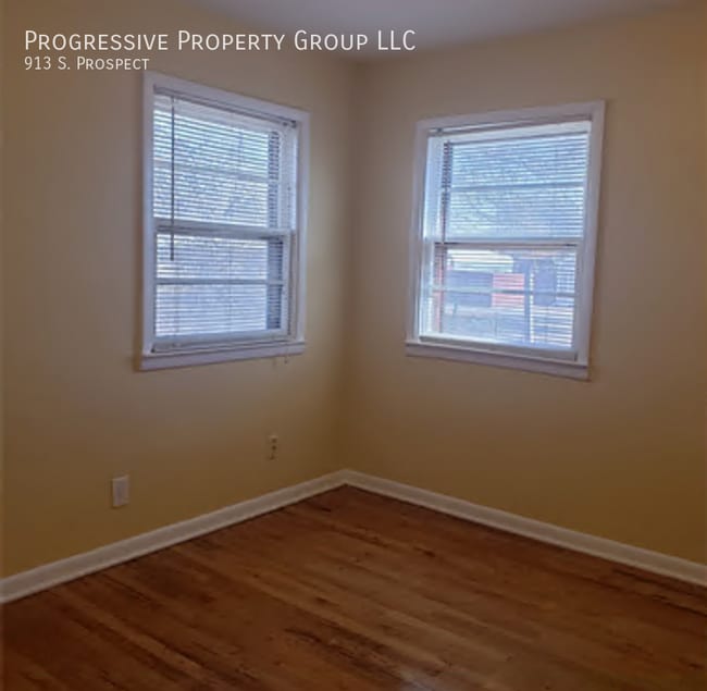 Building Photo - 913 S. Prospect-