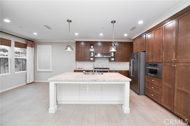 Building Photo - 51 Wildvine