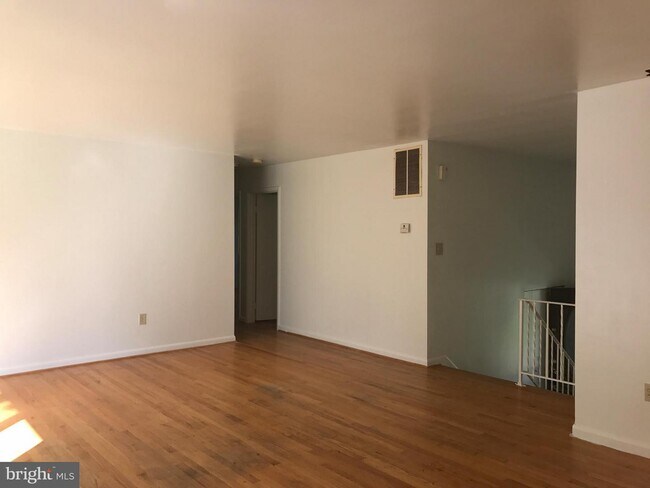 Building Photo - 11608 Elkin St