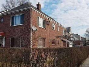 Building Photo - 84-19 150th St