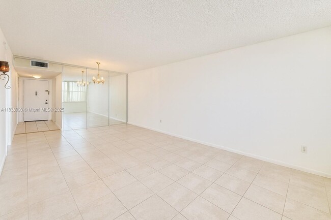 Building Photo - 1300 NE Miami Gardens Dr