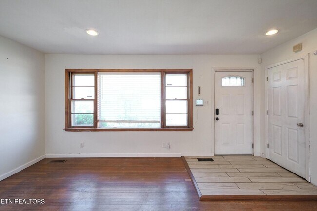 Foto del edificio - 548 Murray Rd NW