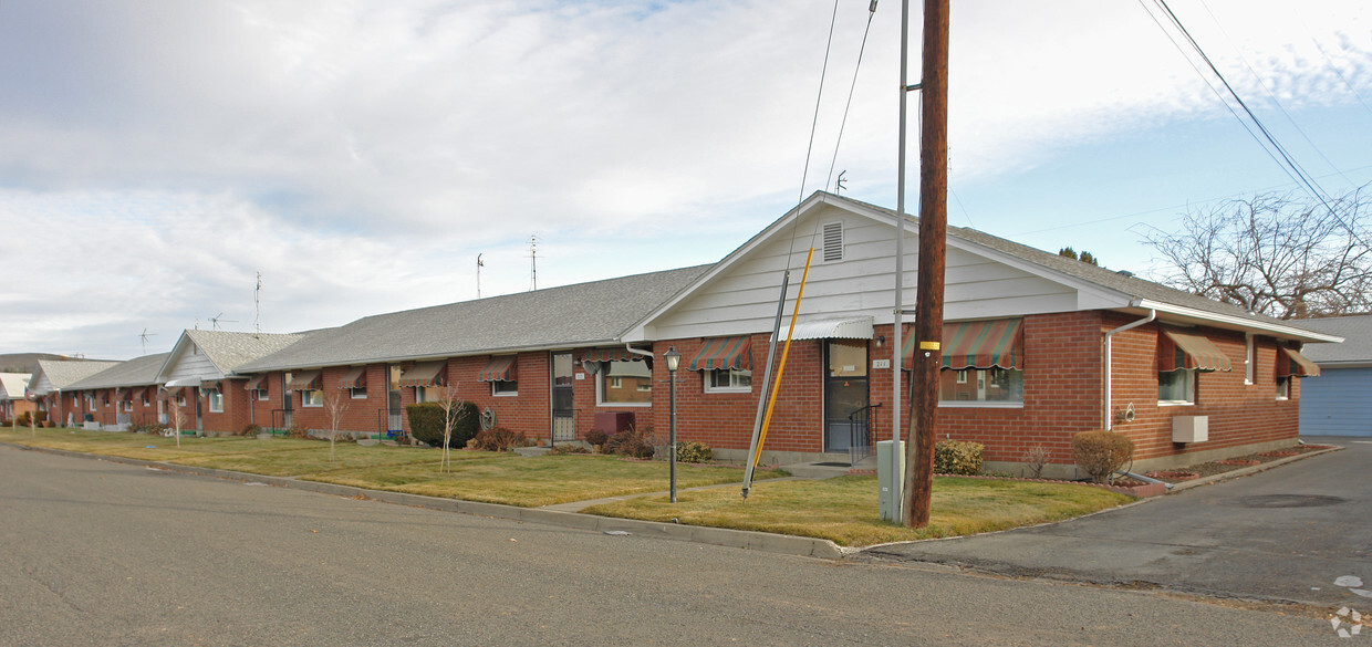 Primary Photo - 211-227 N 38th Ave