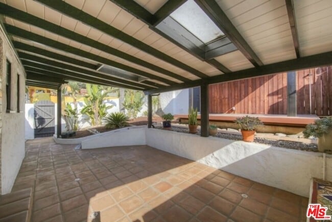 Foto del edificio - 2634 Lakewood Ave N