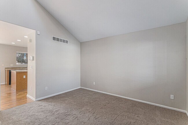 Foto del edificio - Single family 4 bed 3 bath for rent