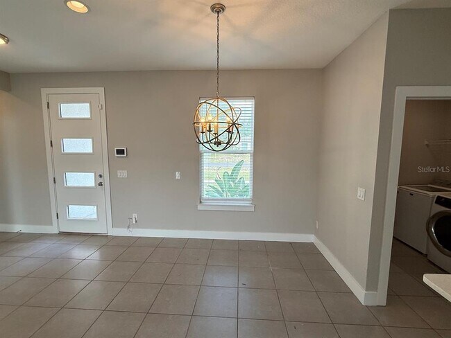 Building Photo - 105 Zinnia Ln