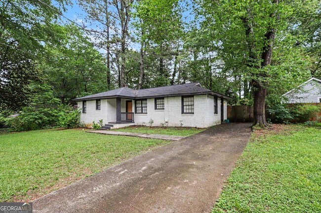 Foto del edificio - 3743 Poplar Dr