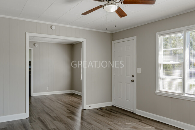 Foto del edificio - NOW OFFERING HALF OFF THE FIRST FULL MONTH...