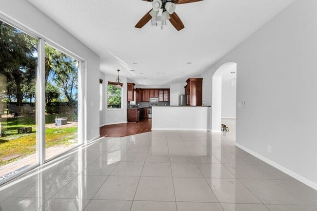 Foto del edificio - 264 Kensington Way, Royal Palm Beach, FL 3...