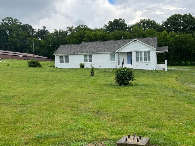 Foto del edificio - 8262 Horton Hwy