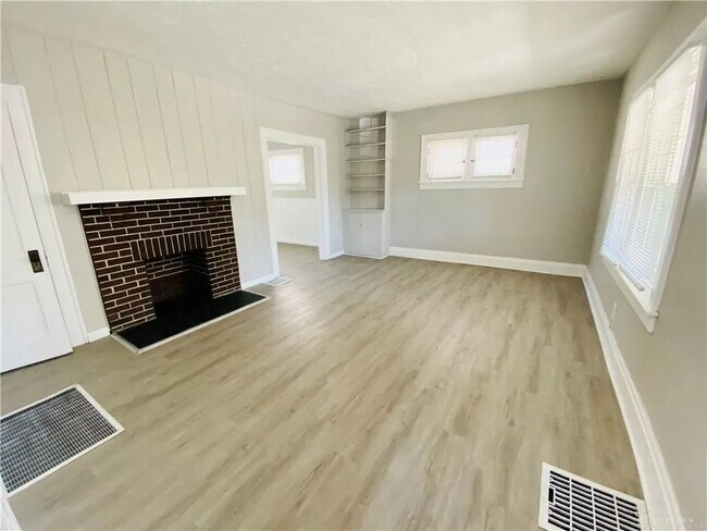 Building Photo - 821 Catalpa Dr.