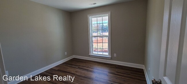 Building Photo - 3 br, 2 bath House - 4 Savannah Place
