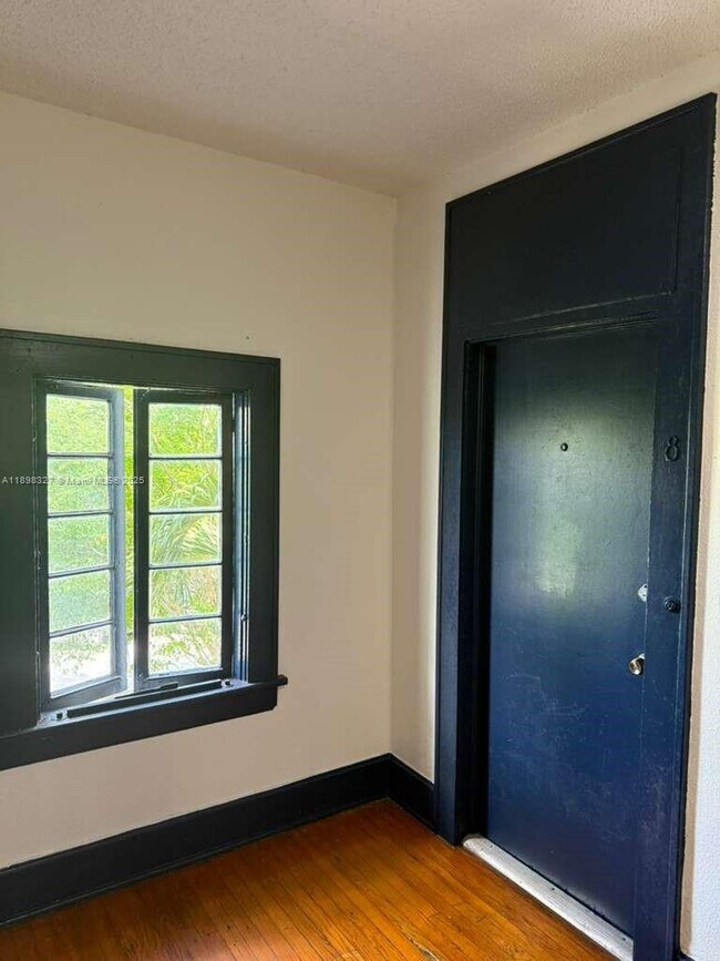 Building Photo - 124 Mendoza Ave