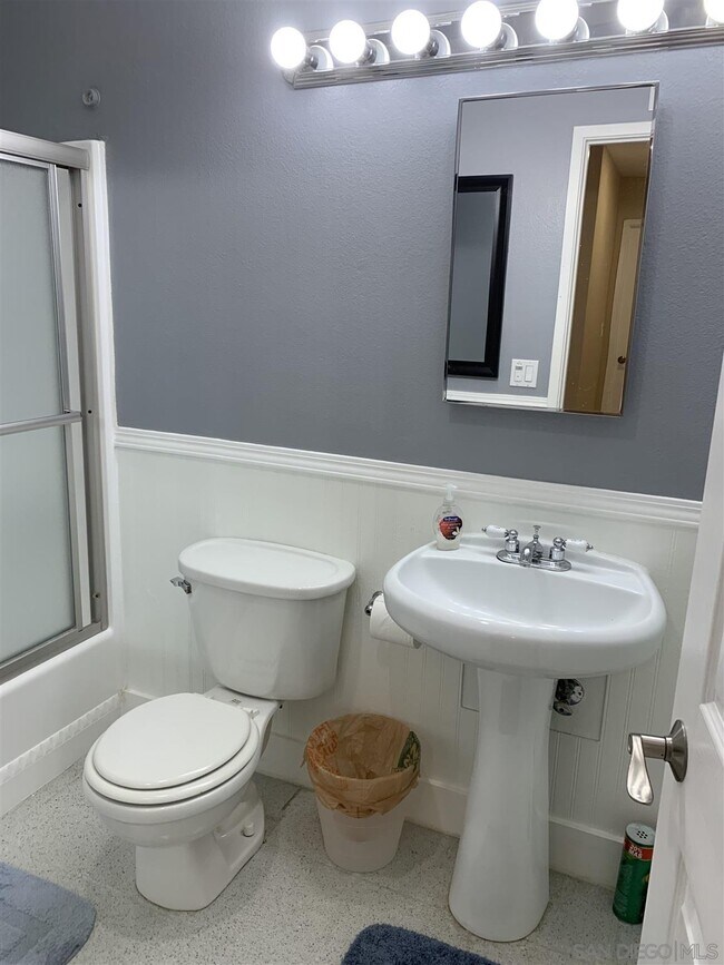 Foto del edificio - 4556 Cather Ave