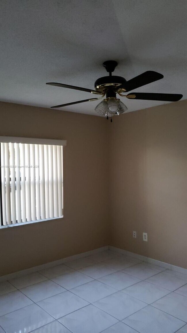 Foto del edificio - 2675 W 66th St