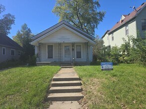 Building Photo - 1721 S Elm St