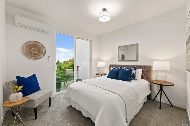 Building Photo - Gorgeous 2 Bed/ 2 Bath New Townhome Constr...